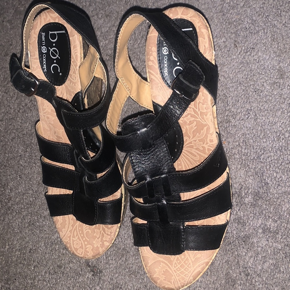 b.o.c Born Concept wedge sandal size 9